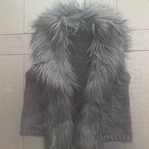 BLACK FAUX FUR VEST